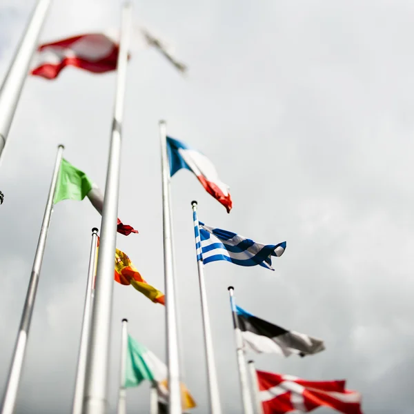 Európai zászlók görög zászló központjában — Stock Fotó