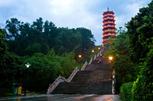 Pagode im Honghuashan Park lizenzfreie Stockfotos