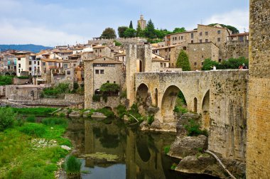 Besalu clipart