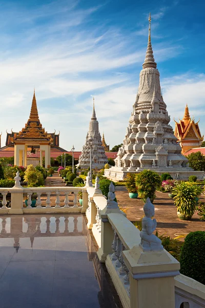 在柬埔寨金边金边闭幕皇家宫花园 — 图库照片