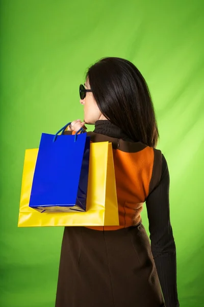 Mujer lado sosteniendo bolsas de compras — Foto de Stock