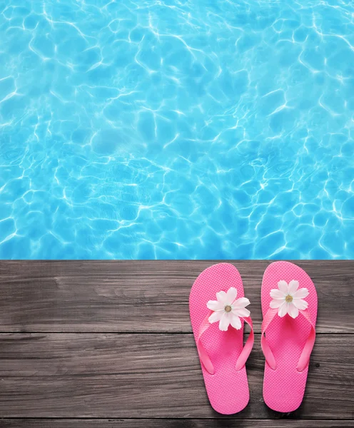 Holiday concept, flip flops a pool — стоковое фото