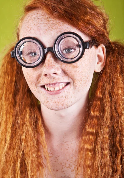 Glada röda hår flicka — Stockfoto