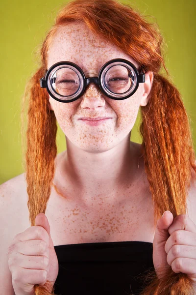 性格开朗的红头发女孩 — 图库照片