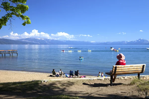La playa en Lake Tahoe, CA . — Foto de Stock