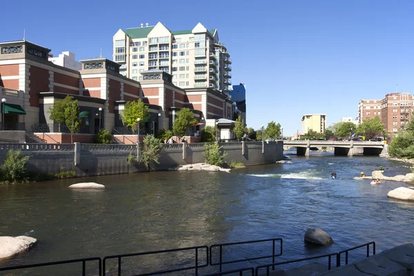 Reno arkitektur och floden. — Stockfoto