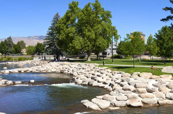 Park and river near downtown Reno, NV. — Stock Photo, Image