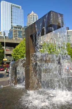 Waterfountain mimarisi ve park.