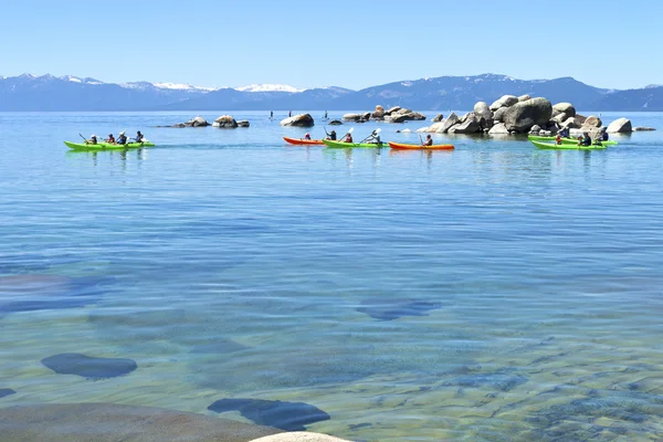 Kajaks im Lake Tahoe, Kalifornien. — Stockfoto