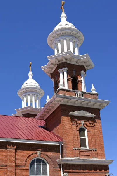 Kilisenin çan kulesi ve haçlar, reno nv. — Stok fotoğraf