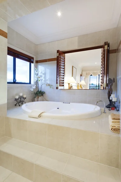 Luxuriöses Badezimmer — Stockfoto