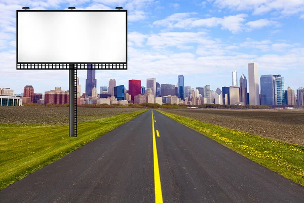 Billboard op landweg — Stockfoto