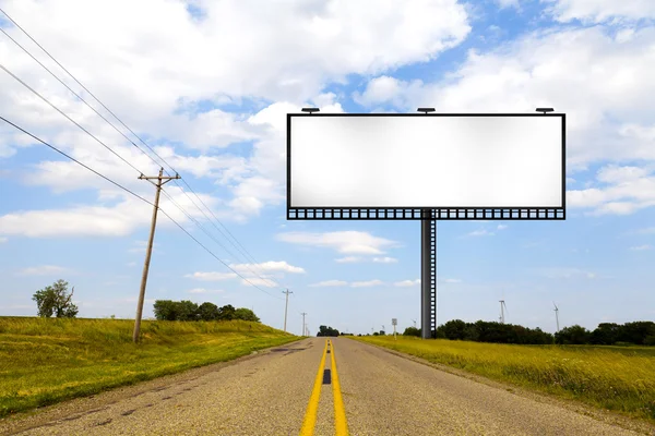 Billboard op landweg — Stockfoto