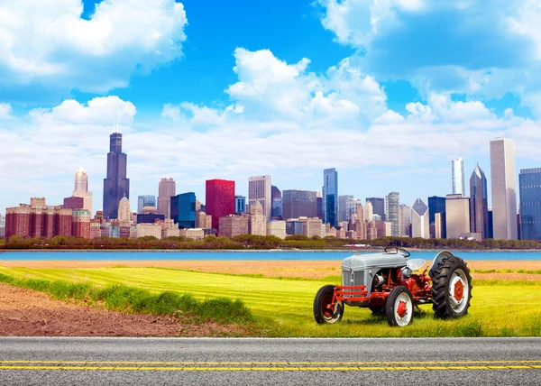 American Country with Blurred Big City in Background — Stock Photo, Image