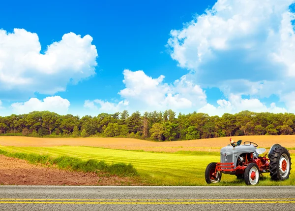Farm With Blue Cloudy Sky — Stock Photo, Image