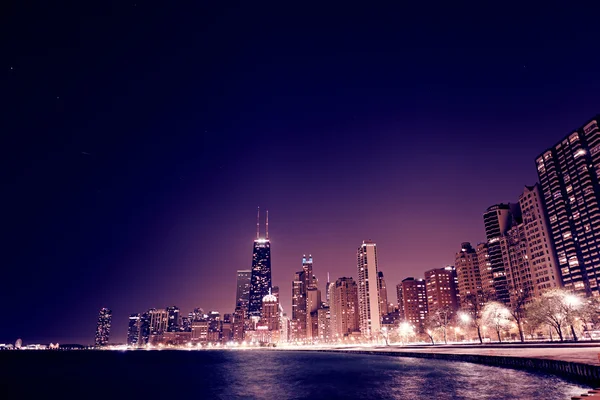 芝加哥市中心在夜 — 图库照片