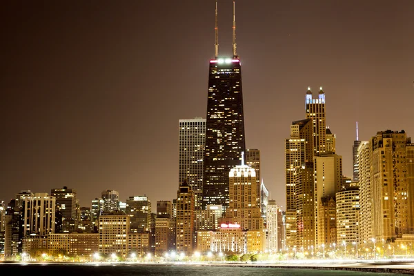Σικάγο στο κέντρο της πόλης μέσα στη νύχτα — Φωτογραφία Αρχείου