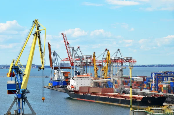 Cargo crane and ship — Stock Photo, Image