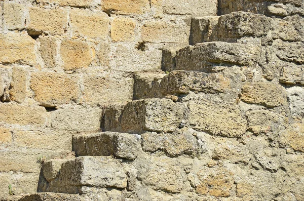Escaliers dans le mur de forteresse — Photo