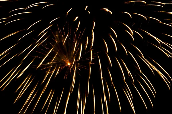 Artificii colorate pe fundalul cerului negru — Fotografie, imagine de stoc