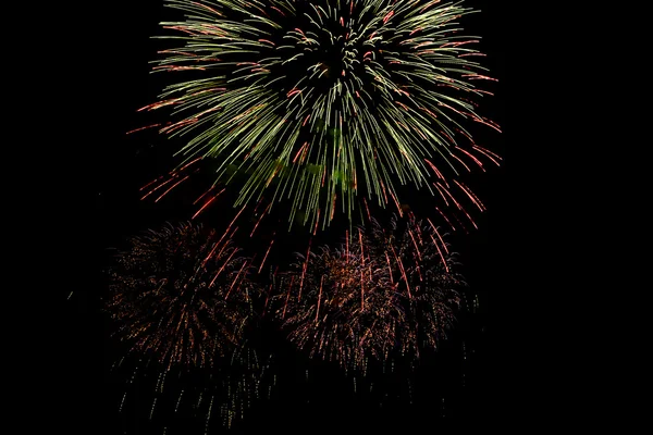 Multi-gekleurde branden van vuurwerk — Stockfoto