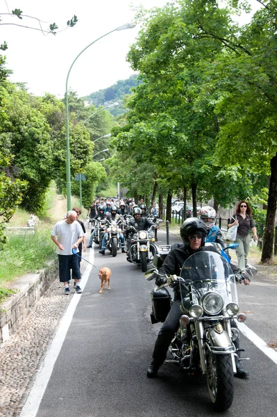 Motociclistas em desfile — Fotografia de Stock