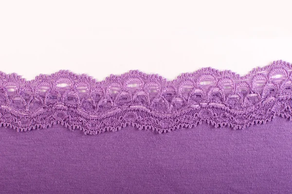 Tissu violet avec dentelle sur un blanc — Photo