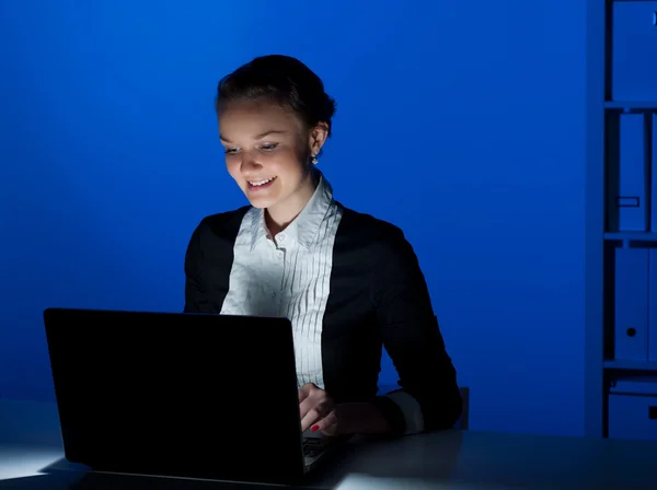 Portrait of a woman in a night office — Stock Photo, Image