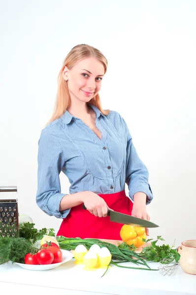 Προσωπογραφία γυναίκας μαγείρεμα των λαχανικών — Φωτογραφία Αρχείου