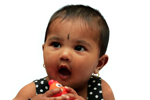 Foto de niña india feliz bonita y encantadora. Esta foto. —  Fotos de Stock