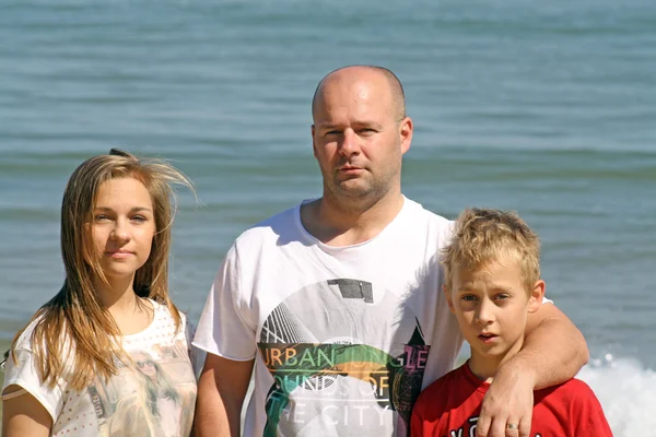 해변에 있는 가족 — 스톡 사진