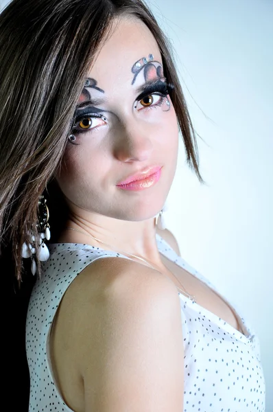 Ελκυστικό κορίτσι με μακιγιάζ σε λευκό — Φωτογραφία Αρχείου