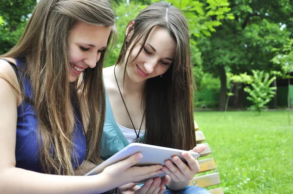 Girls using a tablet — Stock Photo, Image