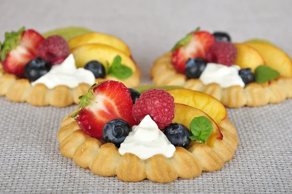 Пироги з лісовими ягодами — стокове фото