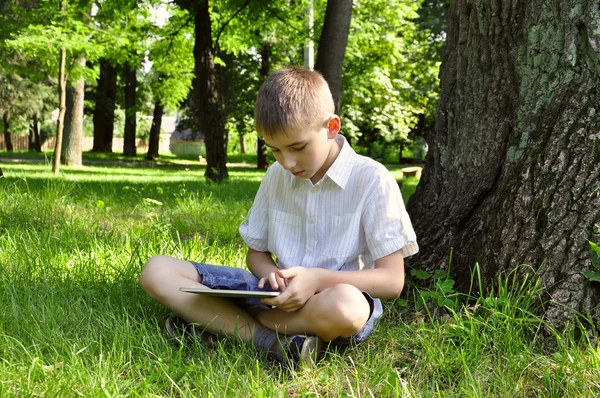 Boy using tablet pc — Stock Photo, Image