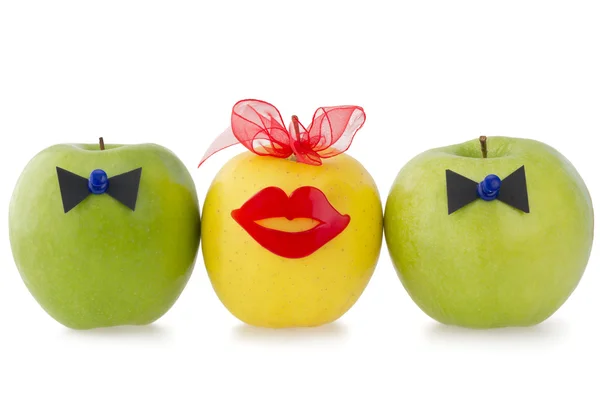 Drei Äpfel als Konzept des Wettbewerbs zwischen zwei männlichen über o — Stockfoto