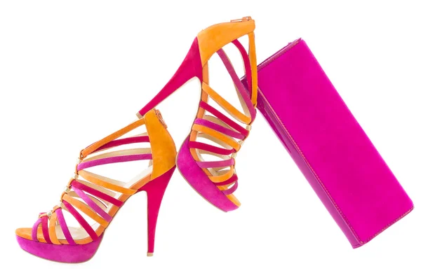Pare av rosa och orange skor och en matchande väska, isolera på vit — Stockfoto