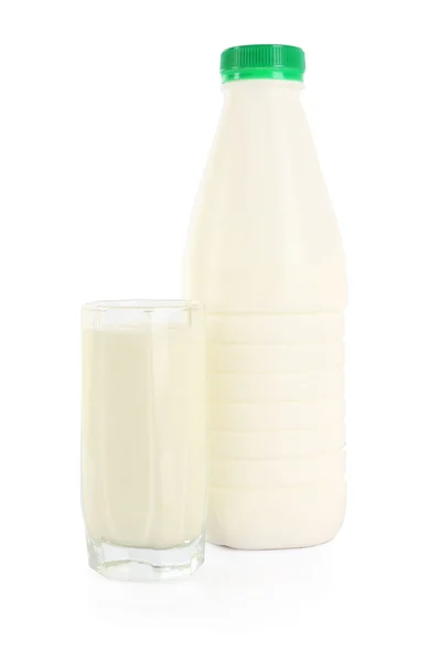Bottiglia e bicchiere di latte — Foto Stock