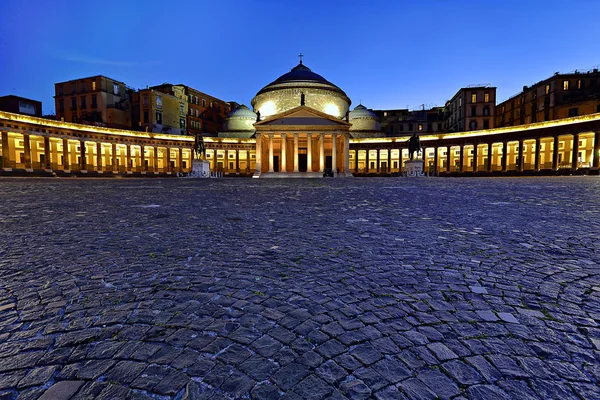 Piazza del Plebiscito) в Неаполі (Італія). Ліцензійні Стокові Фото