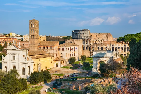 Fórum e Coliseu em Roma — Fotografia de Stock