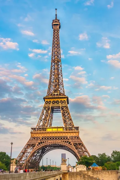 저녁에 에펠 탑 — 스톡 사진