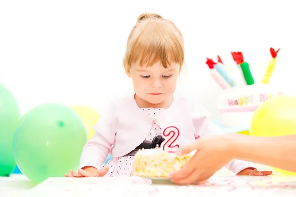 Bambina che festeggia il secondo compleanno — Foto Stock