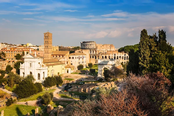 Fórum a Koloseum v Římě — Stock fotografie