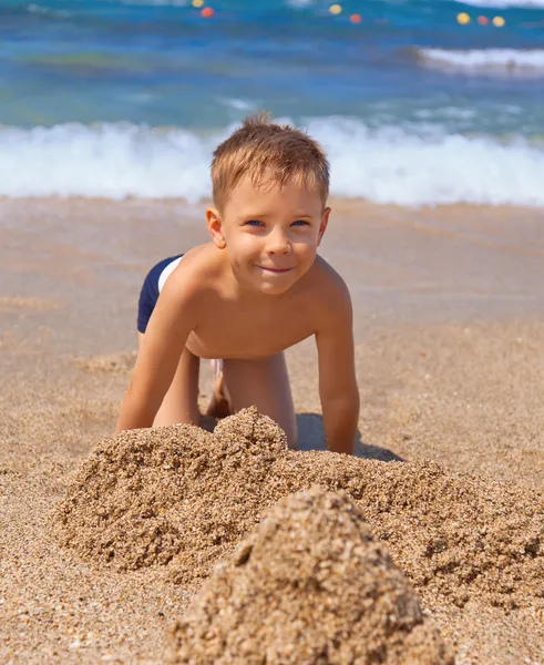 Boy on the beach with sea on background — Stock Photo, Image