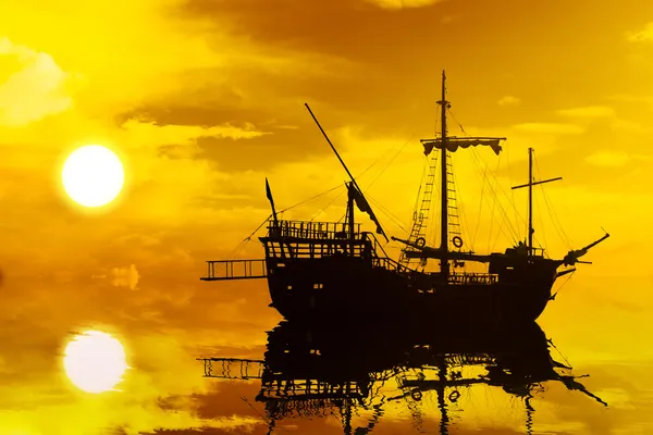 Silhueta barco à vela ao pôr do sol — Fotografia de Stock