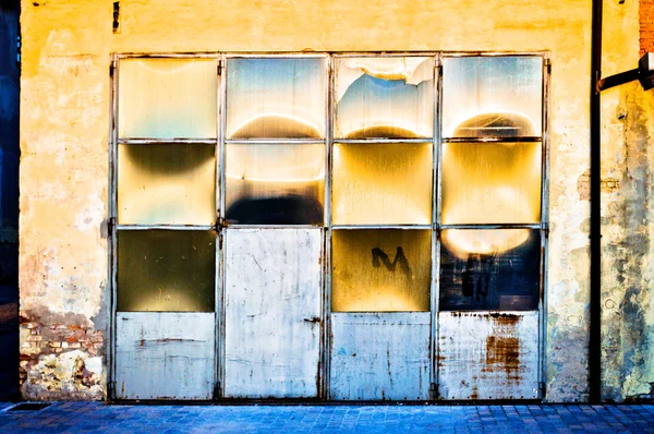Warehouse facade with sun reflections — Stock Photo, Image