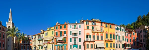 塔钟和主要外立面在热那亚，意大利 — 图库照片
