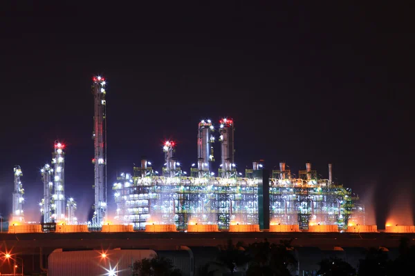 Instalação de refinaria petroquímica de petróleo — Fotografia de Stock