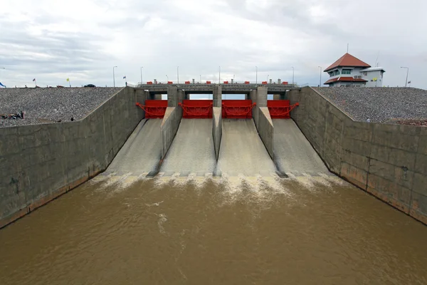 Water gate dam — Stockfoto