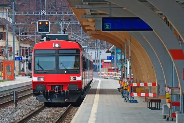 Κόκκινο τρένο Ελβετία — Φωτογραφία Αρχείου